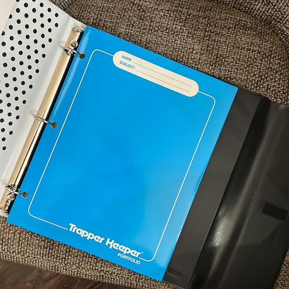 Trapper Keeper with folders - Picture 2 of 3